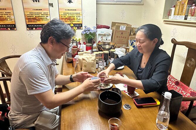 Traditional Chinese Tea Experience - The Experience of Watching a Chinese Tea Ceremony