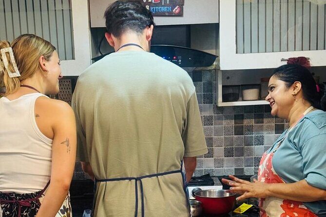 Traditional Indian Cooking Class with Family Experience - What the Tour Offers