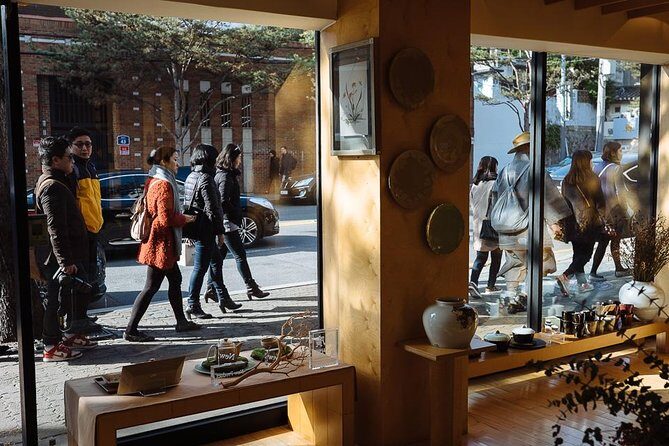 Traditional Seoul Gourmet Tour in Bukchon - Walking Through Bukchon Hanok Village
