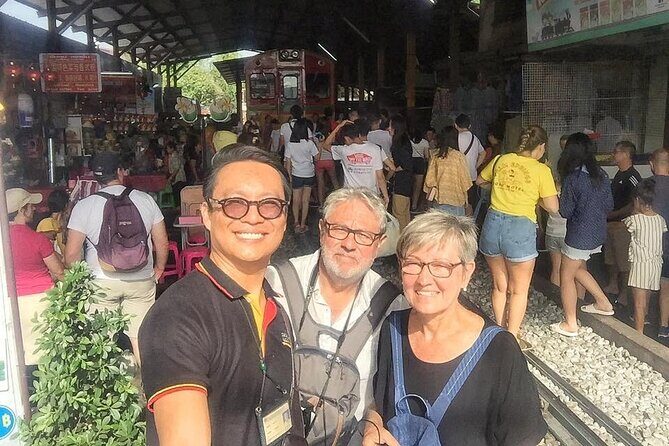 Train & Floating Market Food Adventure + Scenic train ride - FAQs