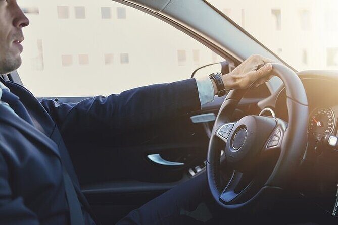 Transfer from Los Angeles City Center to LA Airport (LAX) - The Booking Experience