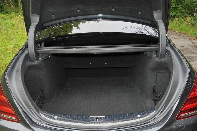 Transfer Hong Kong Airport to Hong Kong by Luxury Van or Sedan - Why Choose This Transfer Service?