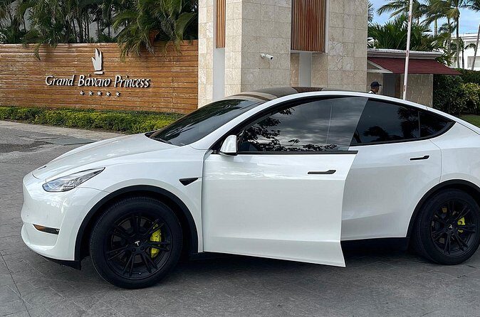 Transfer in Tesla from SDQ Airport to Santo Domingo - Booking and Pricing: Is It Worth It?