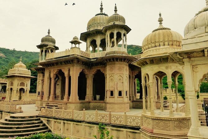 Travel Through the Streets of Jaipur by Tuktuk with a Local - Key Points