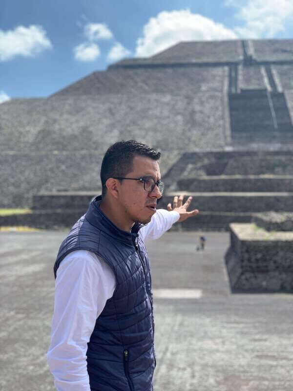 Trip through Teotihuacan, Basilica and Mezcal tasting. - Key Points