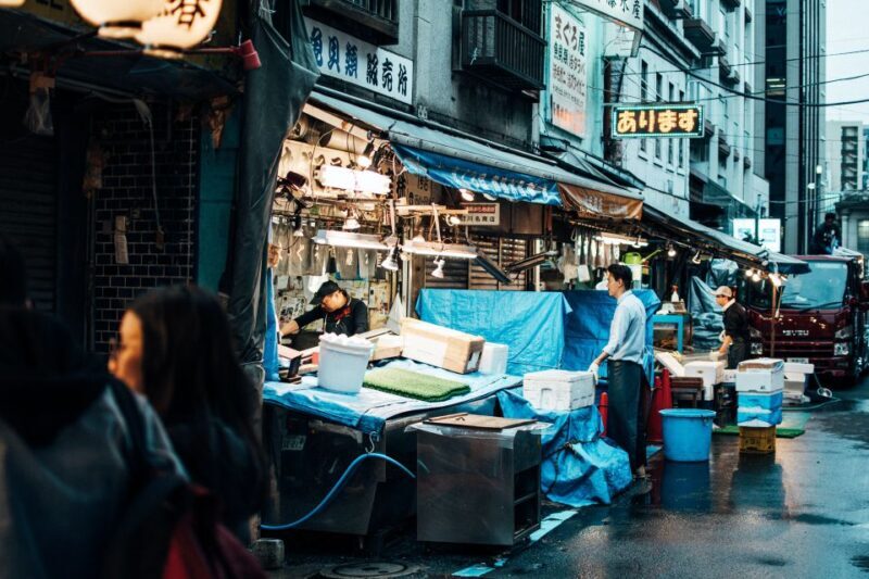 Tsukiji: Outer Market Walking Tour & Sake Tasting Experience - A Detailed Itinerary Breakdown