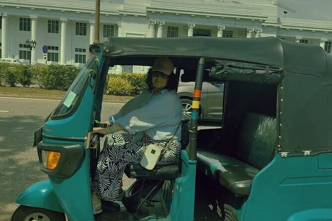 Tuk-Tuk City Tour Colombo SL - Introduction and First Impressions