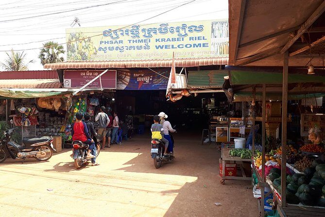 Tuk Tuk Journey: Exploring Rural Life and Silk Farm Craftsmanship - An Inviting Introduction to Rural Cambodia