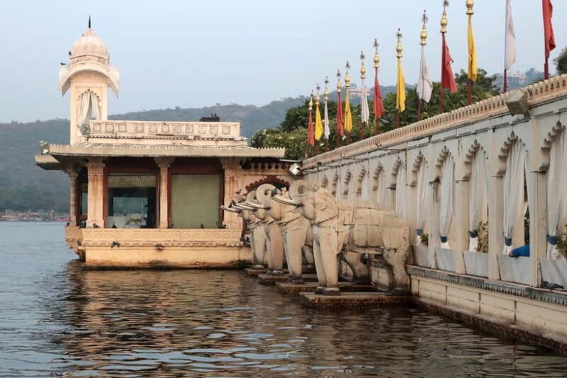 Udaipur: City of Lakes Full-Day Guided Tour - Key Points