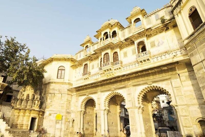 Udaipur: City Palace Museum Tour and Lake Pichola Boat Tour - Detailed Breakdown of the Experience