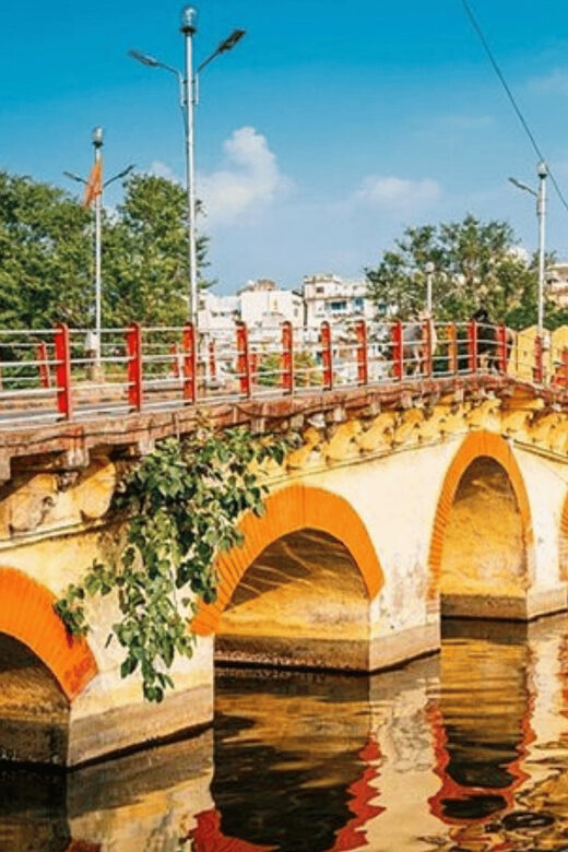 Udaipur: Guided Walking Tour of Ghats with Boat Ride - An In-Depth Look at the Udaipur Ghats Tour