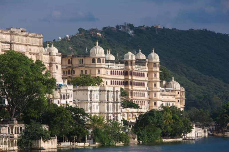 Udaipur: Private Full-Day Sightseeing Tour by Car with Guide - What to Expect from This Udaipur Tour