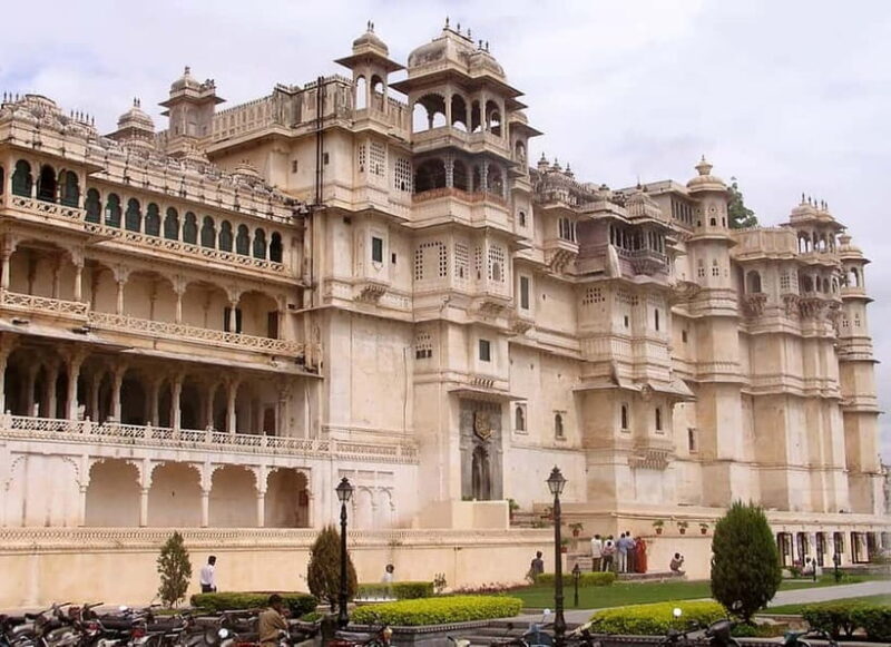 Udaipur: Private Full-Day Sightseeing Tour with a Tour Guide - In-Depth Look at the Tour