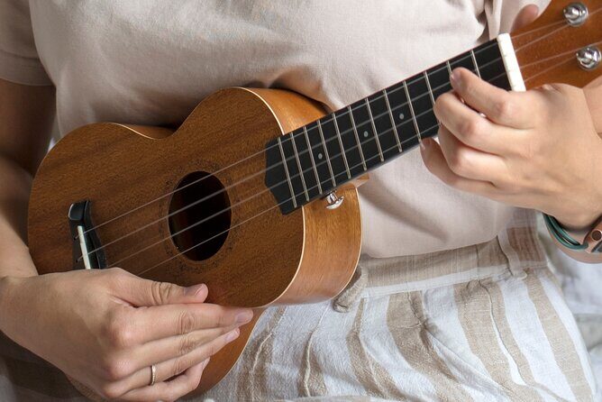 Ukulele Lesson on Maui (Basics) - Key Points
