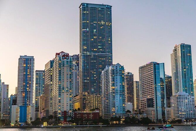Ultimate Party in Miami : Boat Party, Party Bus & Nightclub - A Look at the Experience: What You Can Expect