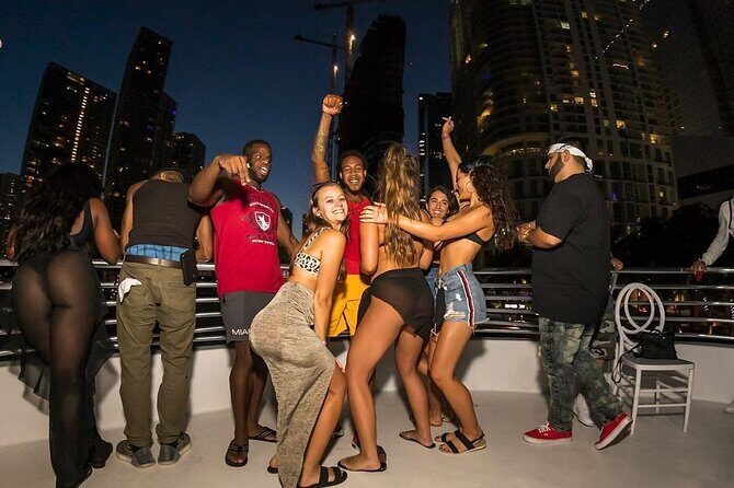 Ultimate Party in Miami : Boat Party, Party Bus & Nightclub - What the Reviews Say