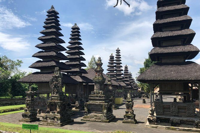 Ulun Danu Bratan Temple with Tanah Lot Sunset - An In-Depth Look at the Bali Temple Tour