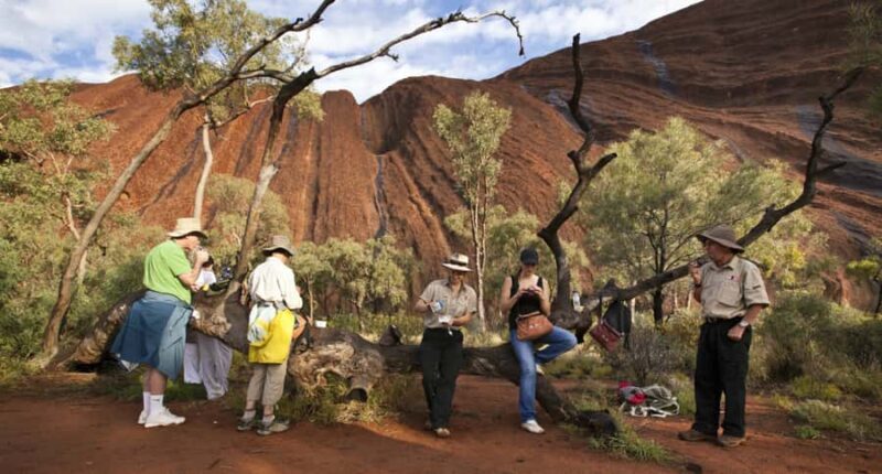 Uluru: Guided Trek of Uluru's Base in a Small Group - The Small Group Advantage