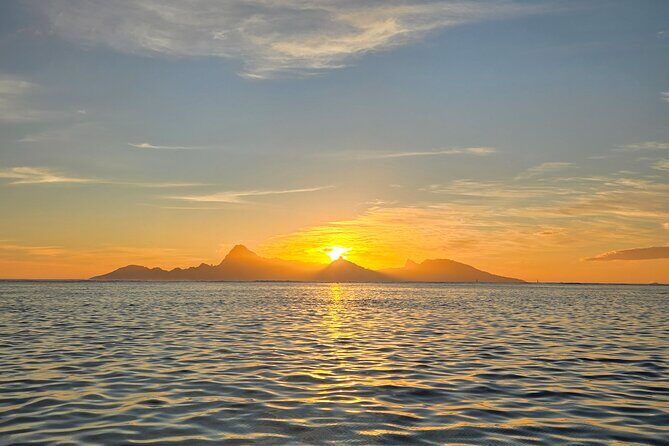 Unforgettable sunset against Moorea - The Experience: A Full Breakdown of the Sunset Cruise