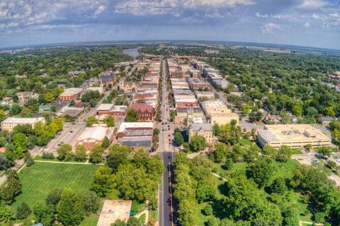 University Scavenger Hunt Soaring and Strolling Around Lawrence - Key Points