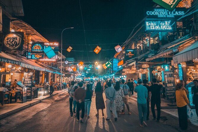 Unlimited Drinks! Pre-Game Session - 1 Hour - An Unconventional City Tour with a Twist