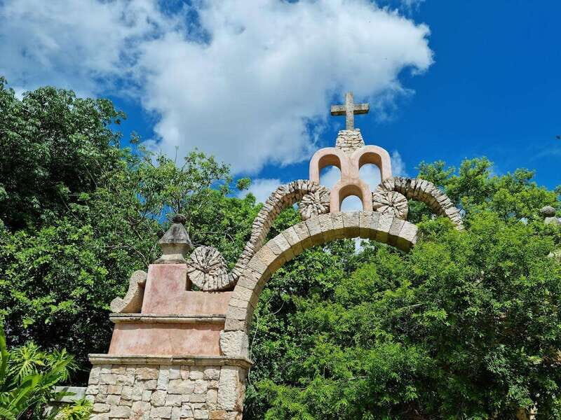 Uxmal: Mayan Archeological Tour, Hacienda visit & Cave Swim - Lunch and Relaxation