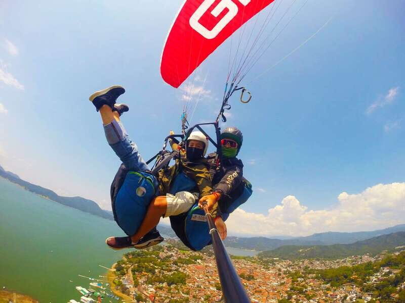 Valle de Bravo: Paragliding flight - The Flight Itself: A 15-20 Minute Scenic Glide