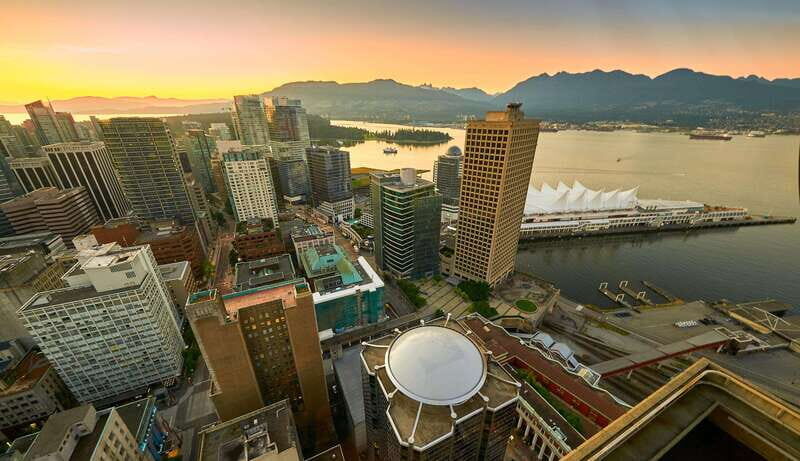 Vancouver: Attractions by Twilight Guided Tour with Dinner - The Sum Up