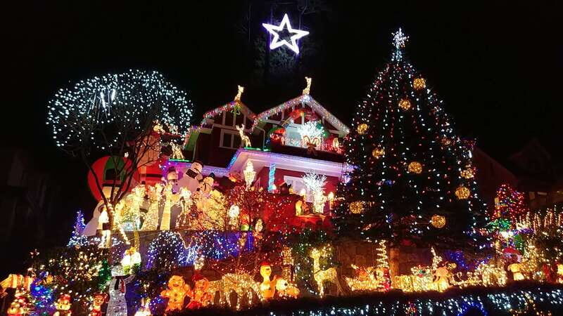 Vancouver: Christmas Tour with Light Festival Entrance - Detailed Breakdown of the Stops