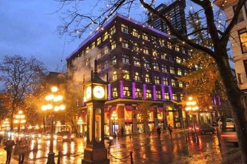 Vancouver : Must-See Attractions Walking Tour With A Guide - Overview of the Tour Experience