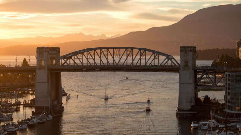 Vancouver: Private City Sights Tour by Minibus (3hrs) - Key Points
