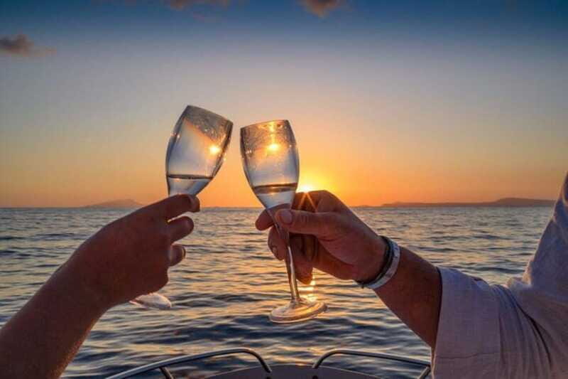 Vancouver: Sunset Boat Cruise with Complementary Bubbly - FAQs