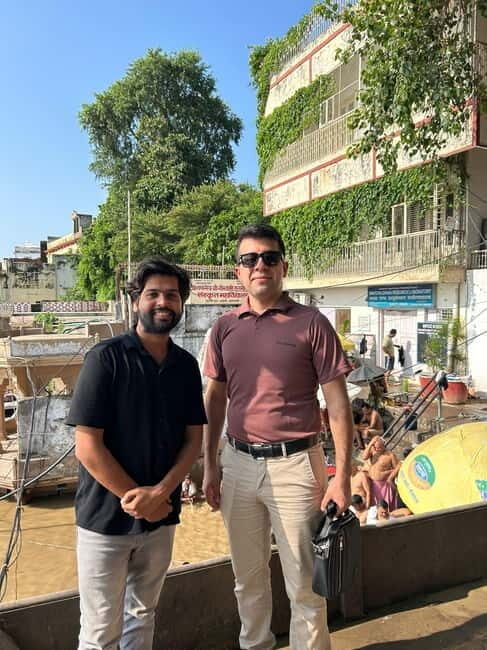 Varanasi: Ancient ghat walk tour with local guide - A Closer Look at the Experience