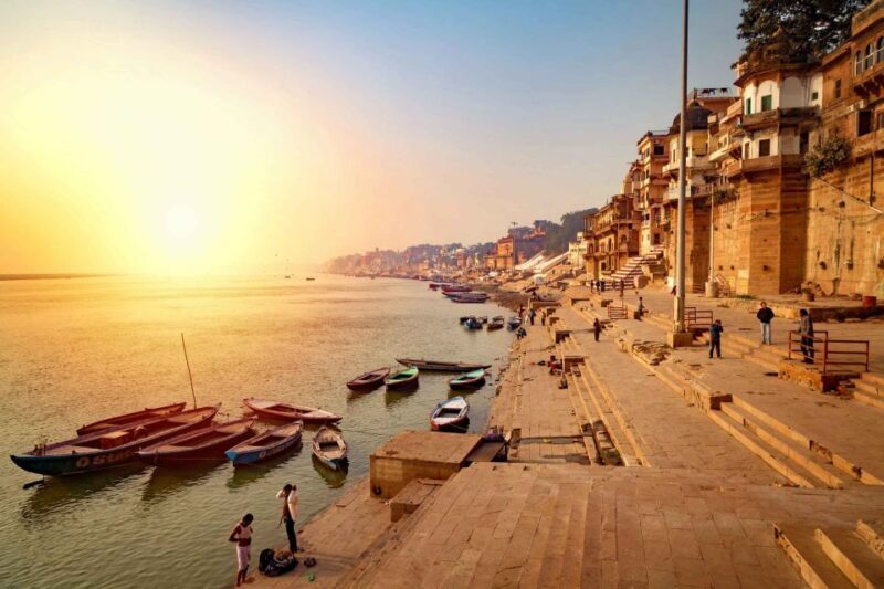 VARANASI BOAT RIDE: WITNESS SUNRISE SERENITY - Discovering Varanasi’s Dawn from the Ganges