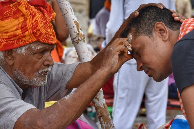 Varanasi Landmark Evening City Tour - Aarti, Boating & Witnessing the GOD - Authenticity and Cultural Significance