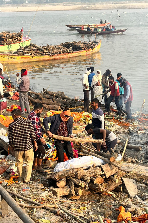 Varanasi: Manikarnika Ghat (Oldest Cremation Site) Tour - Discovering Manikarnika Ghat: An In-Depth Review