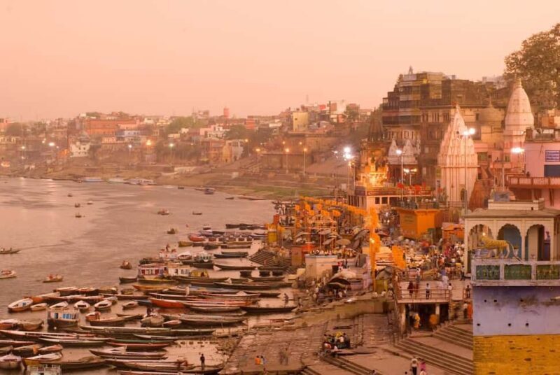 Varanasi Sunset Tour with Ganga Aarti & Free Boat Ride - Who Should Consider This Tour