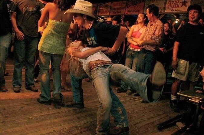 Vegas Country Bar Crawl: Party Bus & Drinks Included - Who Should Consider This Tour?