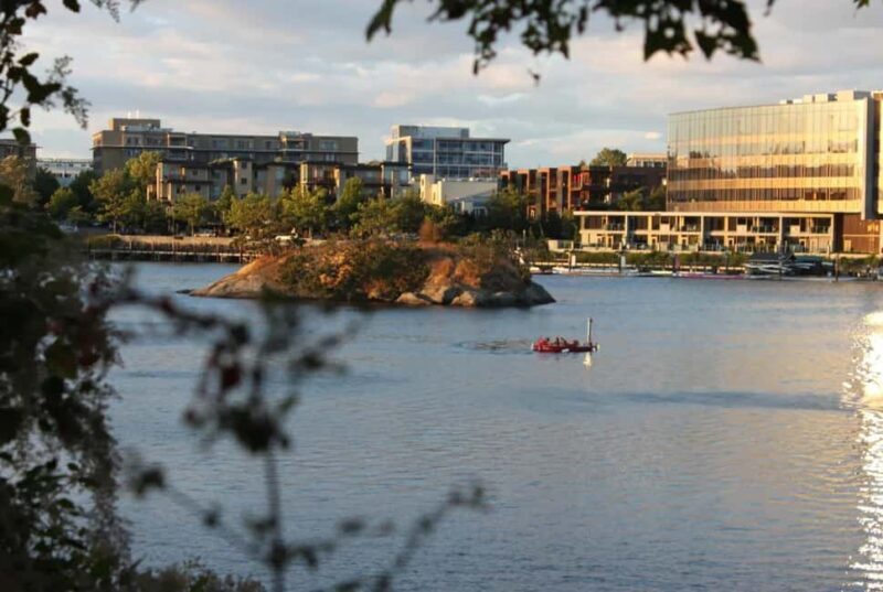 Victoria: Private Hot Tub Boat Rental - What Is the Hot Tub Boat Experience?