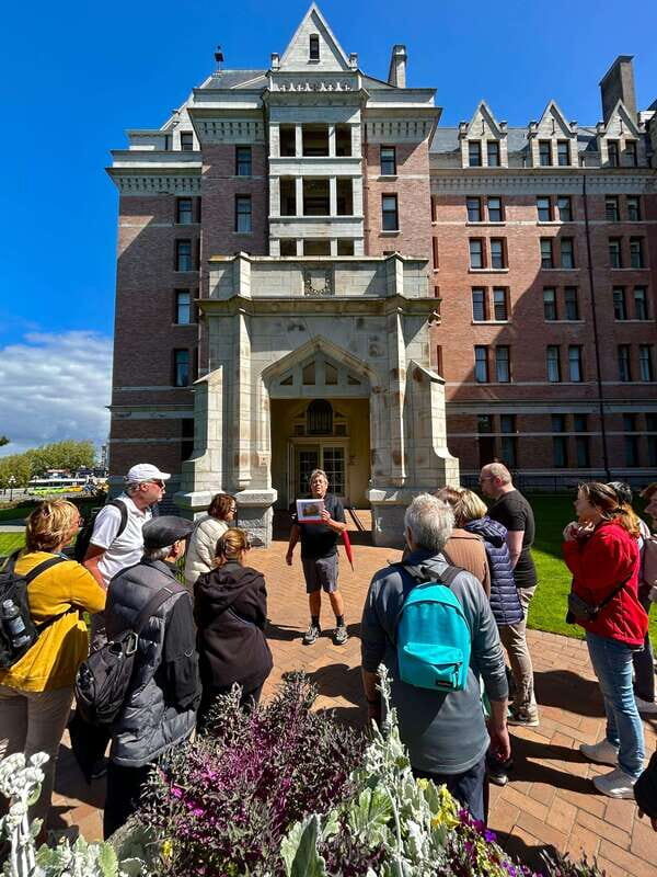 Victoria: Tips-Based City Highlights Walking Tour | 2.5-Hour - An Engaging Introduction to Victoria