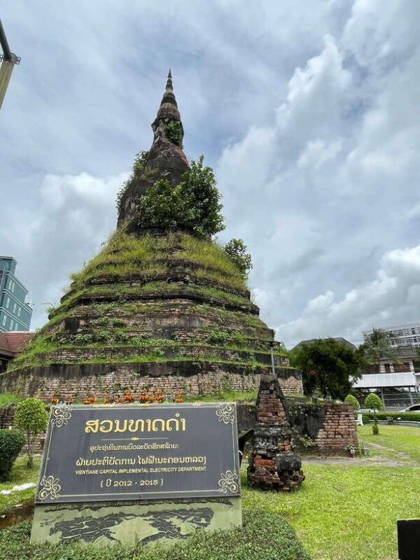 Vientiane: Half-Day City Tour with Patuxai and Buddha Park - An Inside Look at the Tour Experience