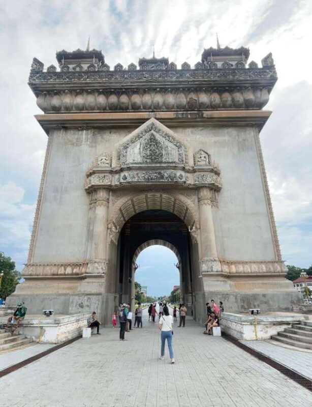 Vientiane IG tour & Patuxay monument - Key Points