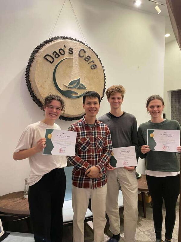 Vietnamese deep tissue neck and shoulder massage class - The Learning Environment and Group Size