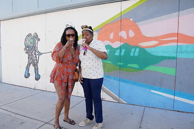 Vintage Shopping Tour of the Arts District with 100 Photos, Champagne and Lunch - Exploring the Itinerary in Detail