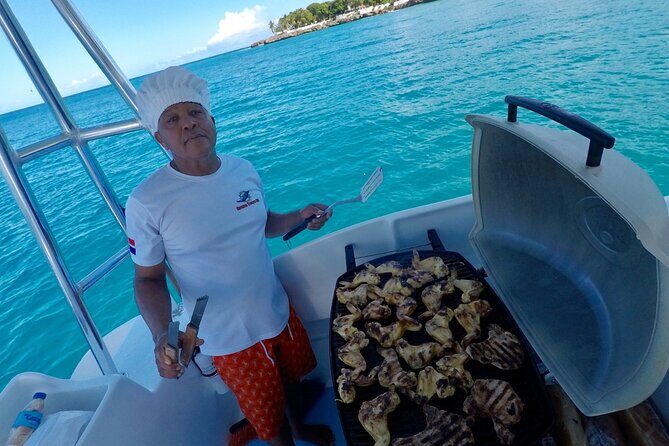 VIP Fascinating Boat Ride & Snorkeling at Sosua Bay - The Group Size and Atmosphere