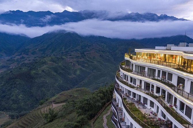 VIP LUXURY Sapa 2D1N -TRANSFER BY LUX LIMOUSINE CAR (Stay at 5* hotel) - The Journey Begins: Day 1