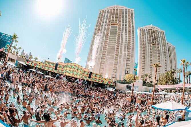 VIP Vegas Pool Crawl: Drinks, Entry & Party Bus - The Experience: A Detailed Breakdown