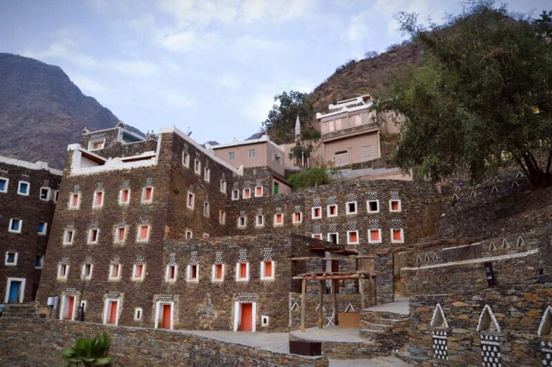 Visit Ancient Village of Rijal Almaa - Who Will Love This Tour?