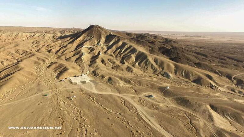 Visit Great Gobi attractions in 3 day /Full adventure - Day 1: From Ulaanbaatar to Baga Gazariin Chuluu & the Chinggis Khaan Statue