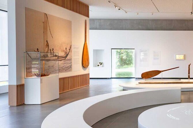Visit of the Tahiti and her Islands Museum with a local guide. - Why This Tour Stands Out